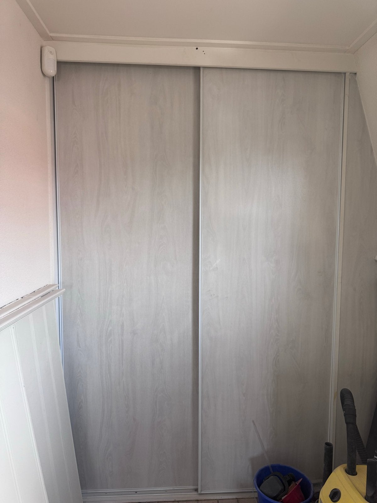 Gratis Twee schuifdeuren + rails voor inbouwkast (230x73 cm), Huis en Inrichting, Ophalen, Gebruikt, 200 cm of meer, 50 tot 100 cm
