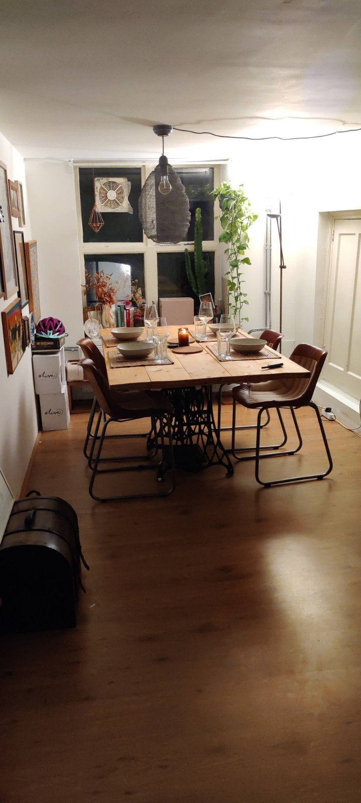 Unieke steigerhouten tafel met naaimachine onderstel, Huis en Inrichting, Tafels | Eettafels, Overige houtsoorten, Gebruikt, Industrieel, Vintage, Robuust