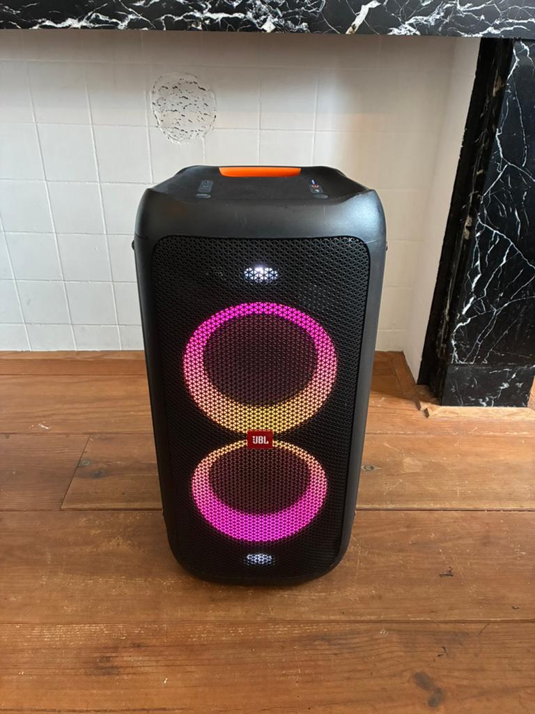 JBL Partybox 100 + JBL microfoon, Ophalen, Zo goed als nieuw, 120 watt of meer, JBL