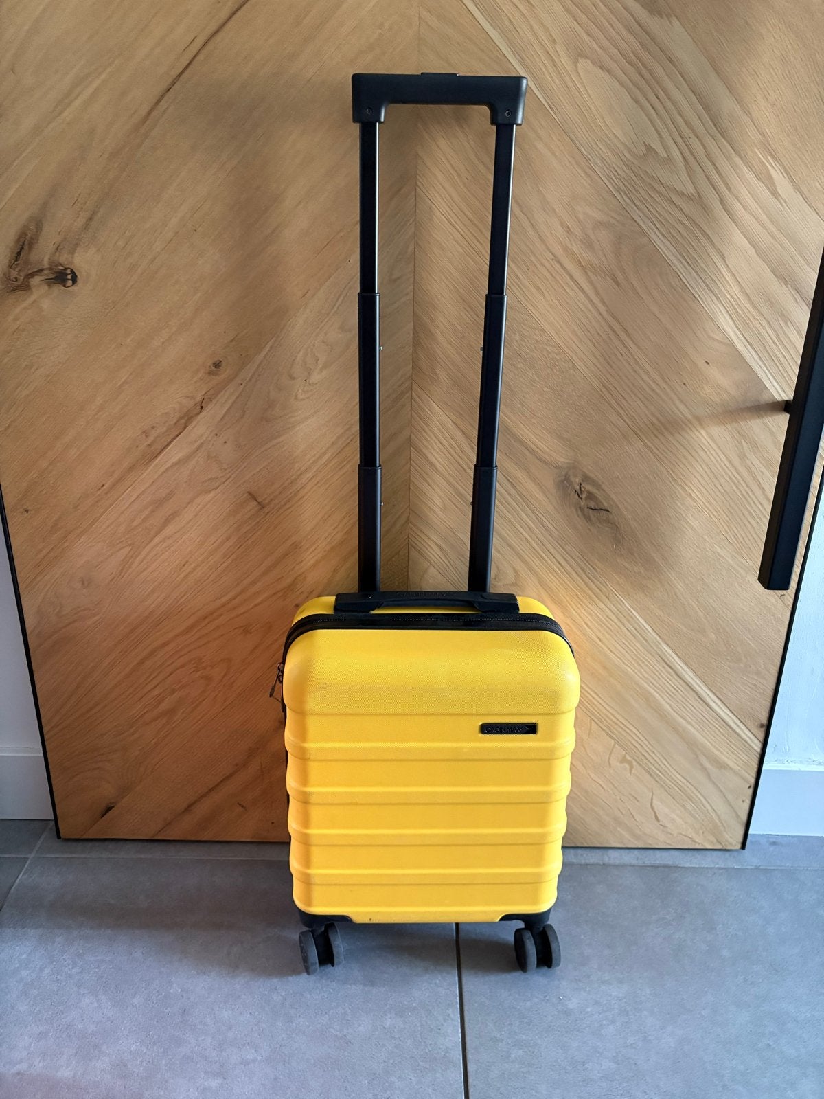 Gele handbagage koffer met wieltjes en uitschuifbare handgre, Ophalen, 40 tot 60 cm, 30 cm of meer, Gebruikt