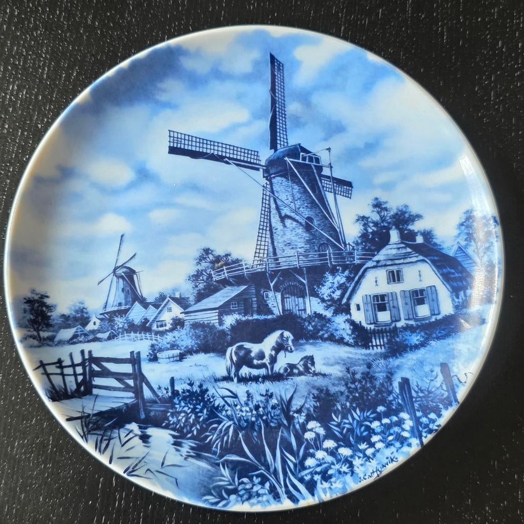 Delfts Blauw wandbord met molens en paarden, Ophalen of Verzenden