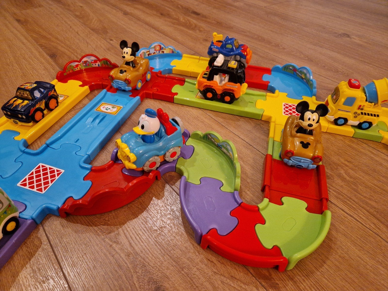 Toet Toet baan incl. 8 auto's, Kinderen en Baby's, Speelgoed | Vtech, Ophalen of Verzenden, Zo goed als nieuw, 2 tot 4 jaar