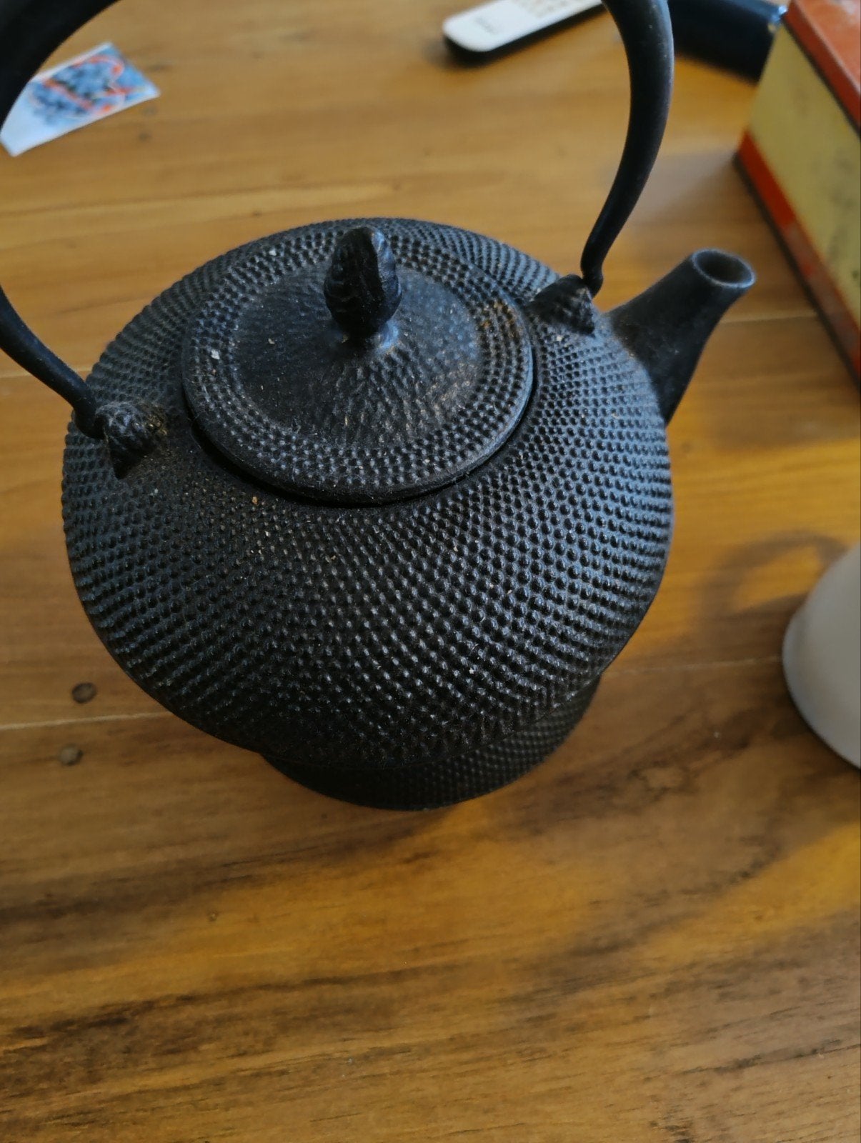 Gietijzeren theepot met onderzetter, Theepot/fluitketel, Ophalen of Verzenden, Zo goed als nieuw, Zwart
