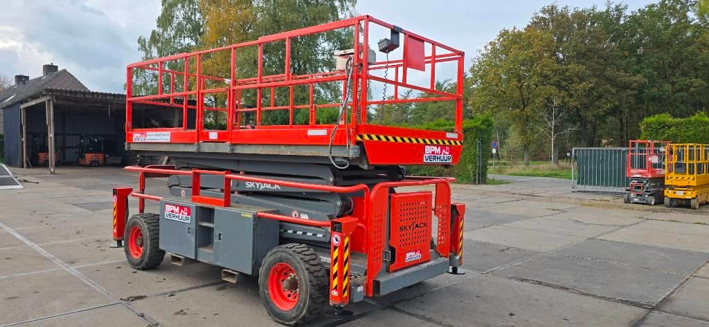 Skyjack SJ 9241 RT schaarhoogwerker diesel 9241 14m