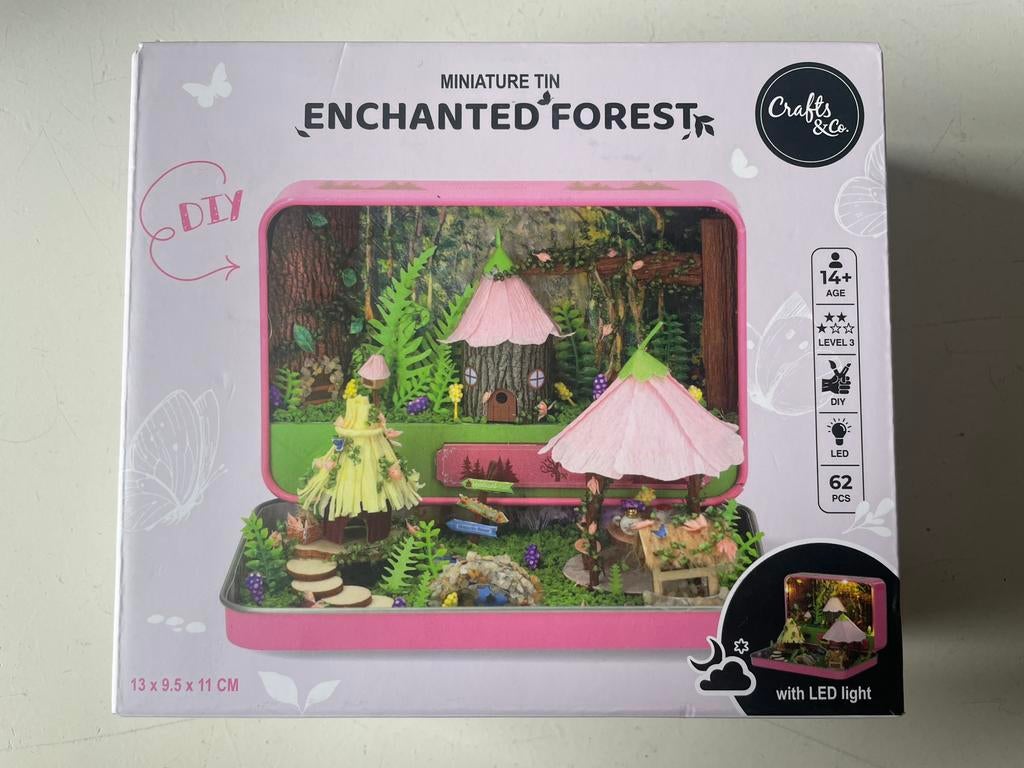 NIEUW special edition Enchanted Forest miniatuurhuisje blik, Roze, Handgemaakt, Nieuw, Overige materialen