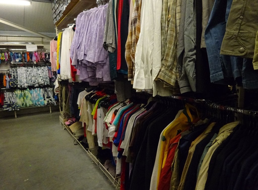 NIEUW Partij van 1150 stuks Kleding voor Dames, Heren en Kin, Ophalen of Verzenden, Nieuw, Maat 42/44 (L)