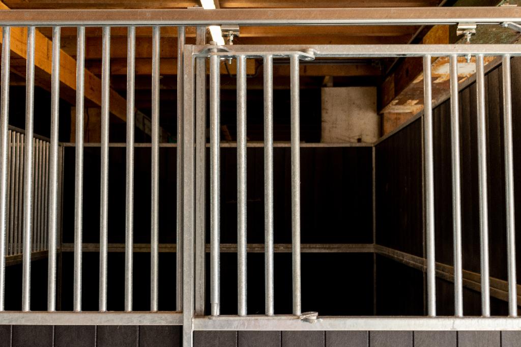 Foto 5 van Paardenboxen Voorwand met schuifdeur