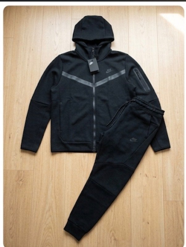 Nike Tech Fleece Trainingspak Zwart, Kleding | Heren, Overige Herenkleding, Ophalen of Verzenden, Nieuw