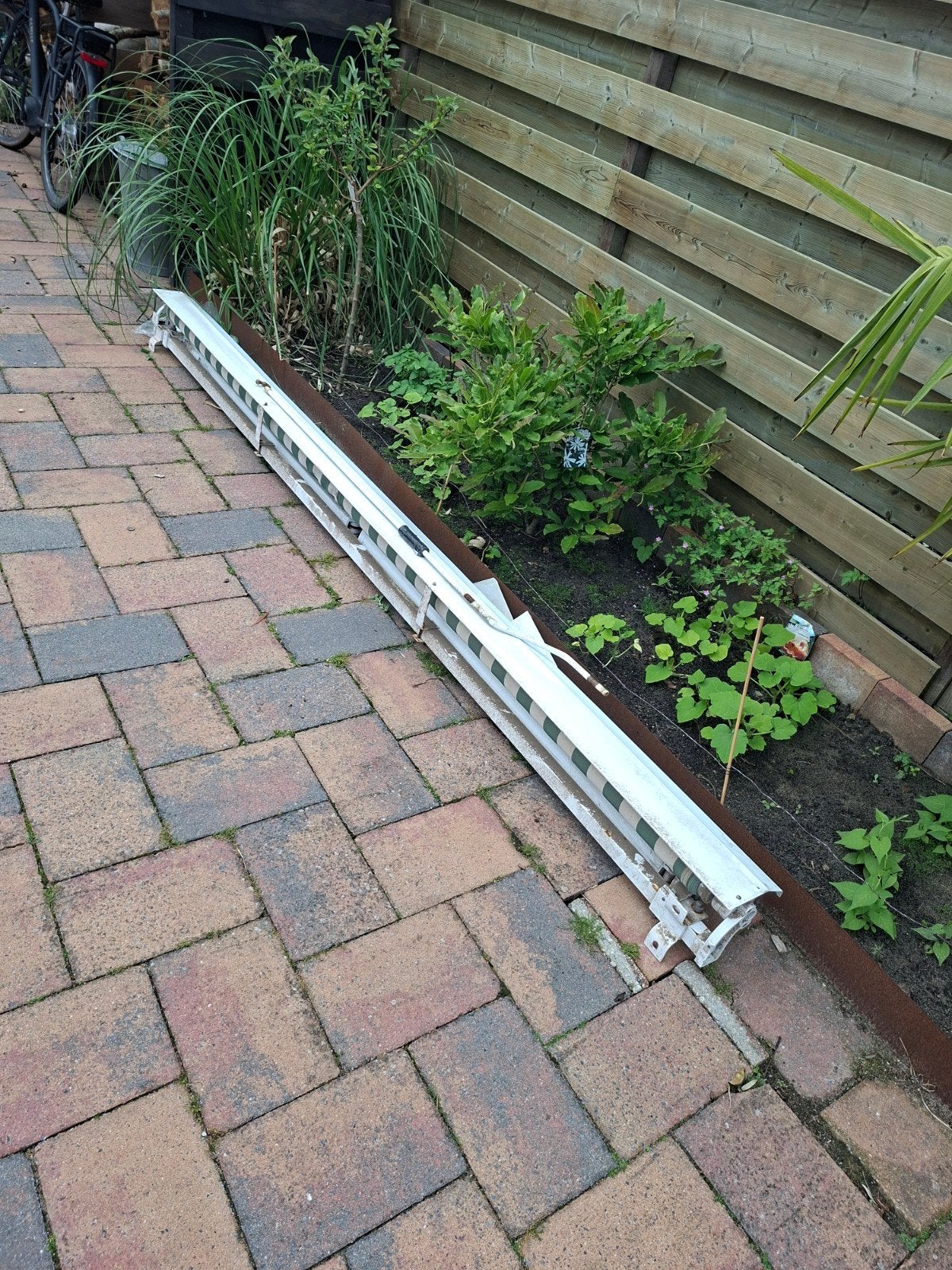 Gebruikt zonnescherm - 2.2 meter breed - Goede staat, Ophalen of Verzenden, Gebruikt, Minder dan 250 cm