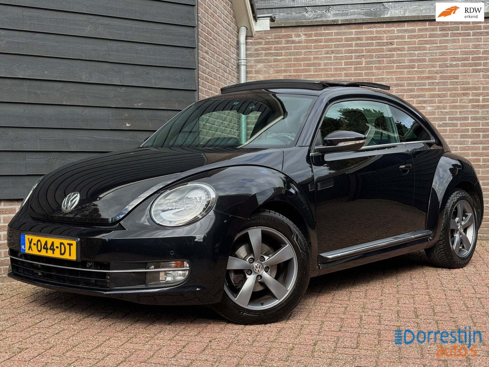 Volkswagen Beetle 1.2 TSI Design BlueMotion | Automaat | Pan, Gebruikt, 4 cilinders, 4 stoelen, Zwart