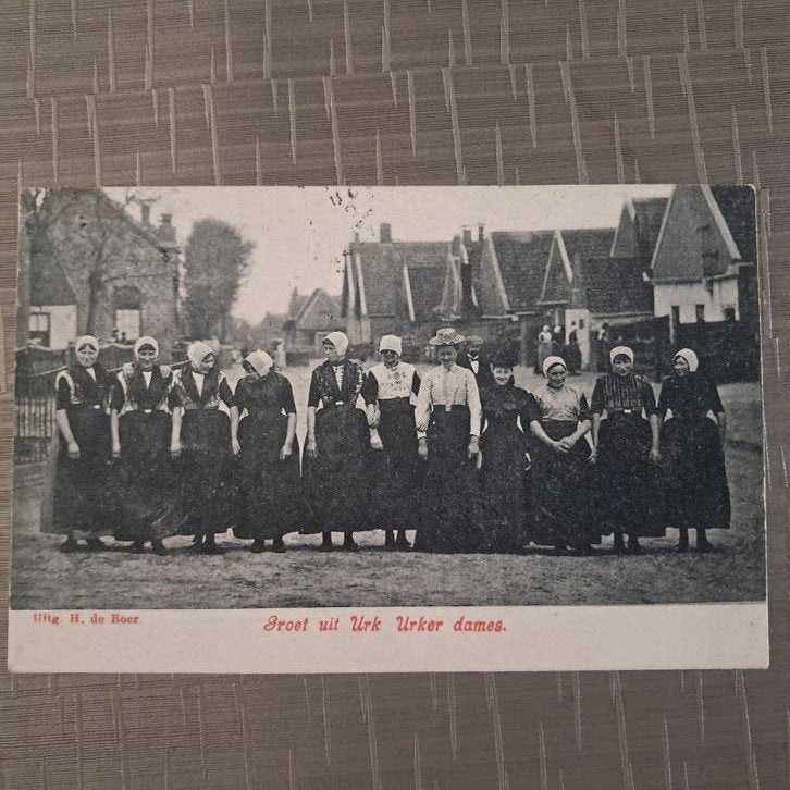 Uitg H de Boer Groet uit Urk Urker Dames, Verzamelen, Ophalen of Verzenden, Flevoland