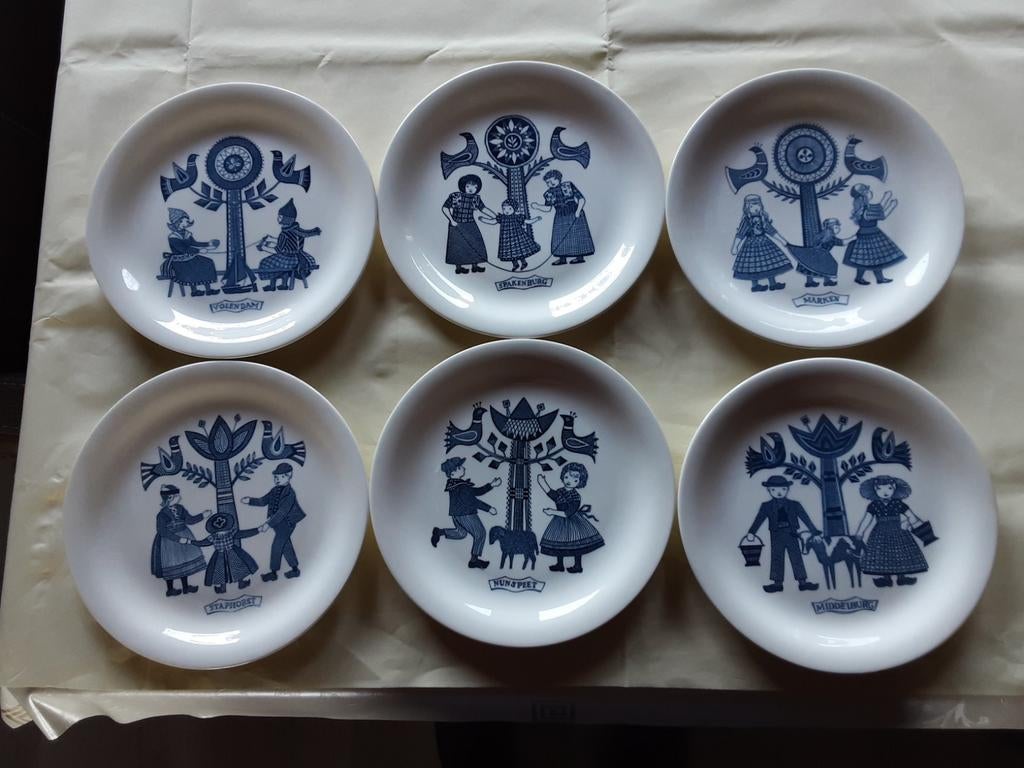 Petrus Regout bordjes klederdracht, Ophalen of Verzenden