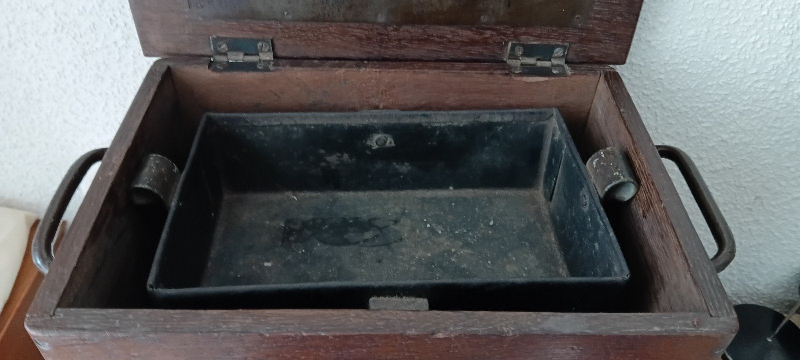 Antieke Houten Voetenstoof met Uitneembaar Metalen Kistje, Antiek en Kunst, Ophalen of Verzenden