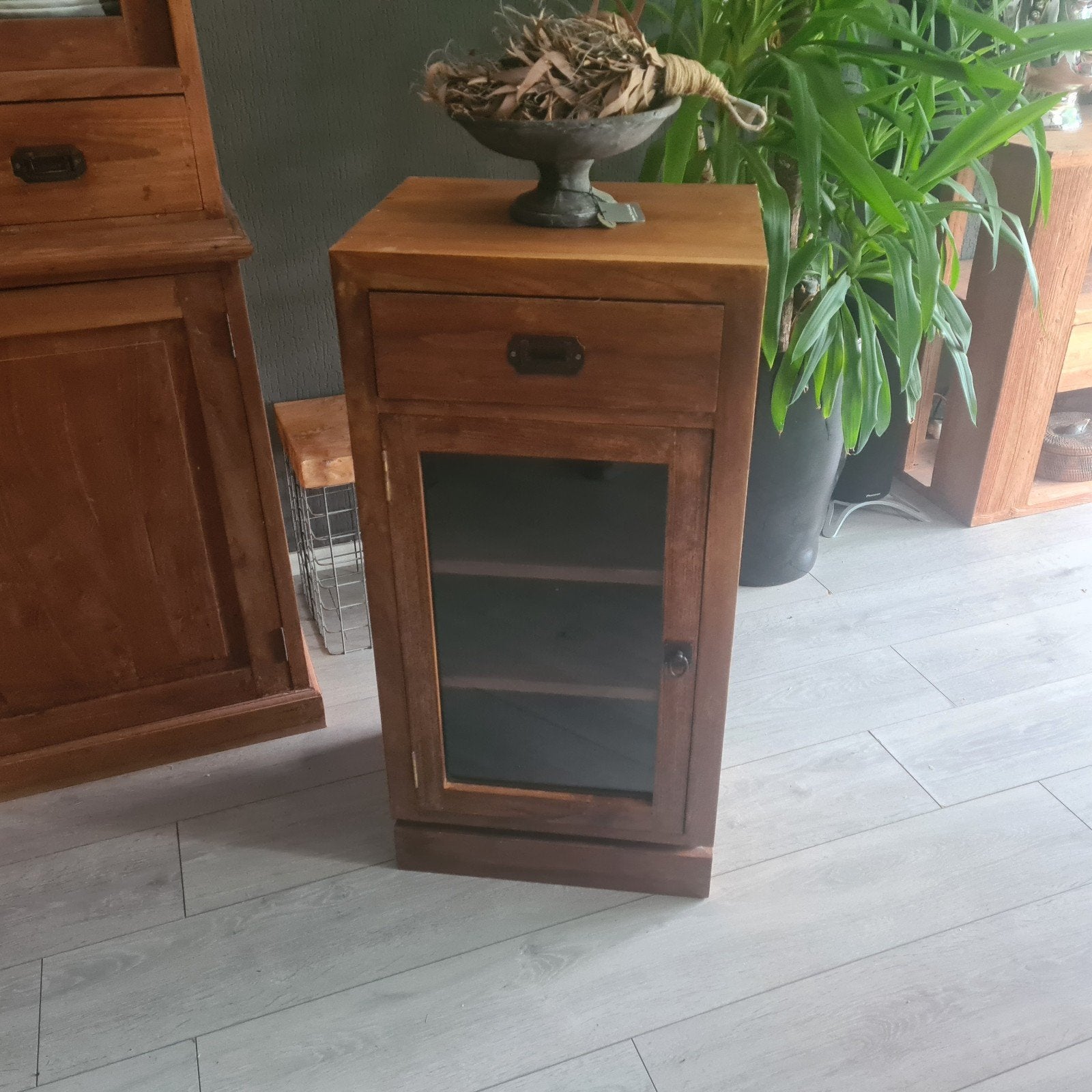 Houten kastje met lade en vitrinedeur; 45x35x90, Ophalen, Gebruikt