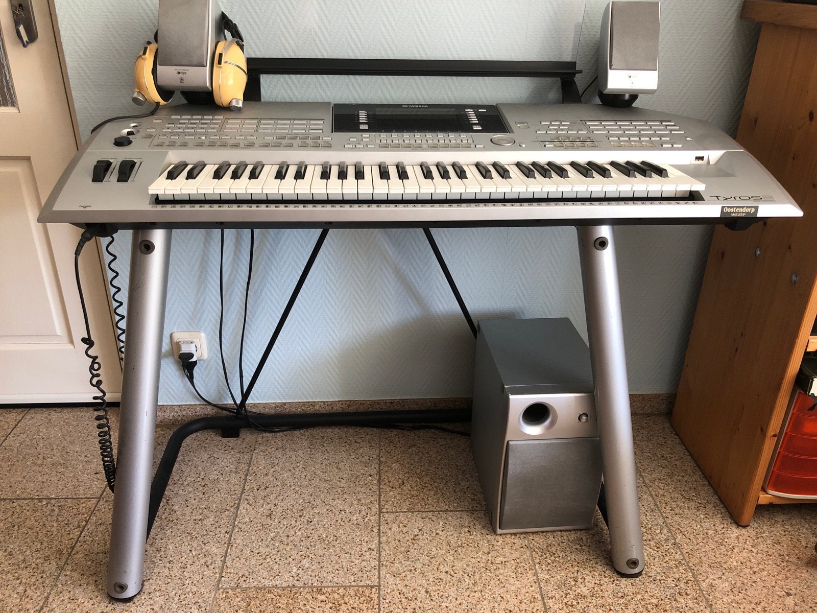 Yamaha Tyros 2 Digital Workstation met standaard en speakers, Yamaha, Ophalen of Verzenden, Aanslaggevoelig, 61 toetsen