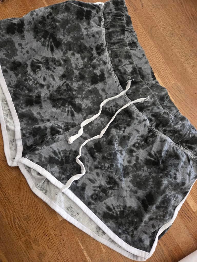 Korte broek,  maat 46. Zgan., Kleding | Dames, Ophalen of Verzenden, Zo goed als nieuw