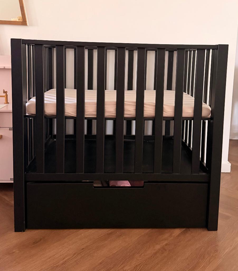 Europe Baby Mees Box Met Lade Mat Zwart, Kinderen en Baby's, Boxen, Ophalen, Zo goed als nieuw, Vierkant, In hoogte verstelbaar