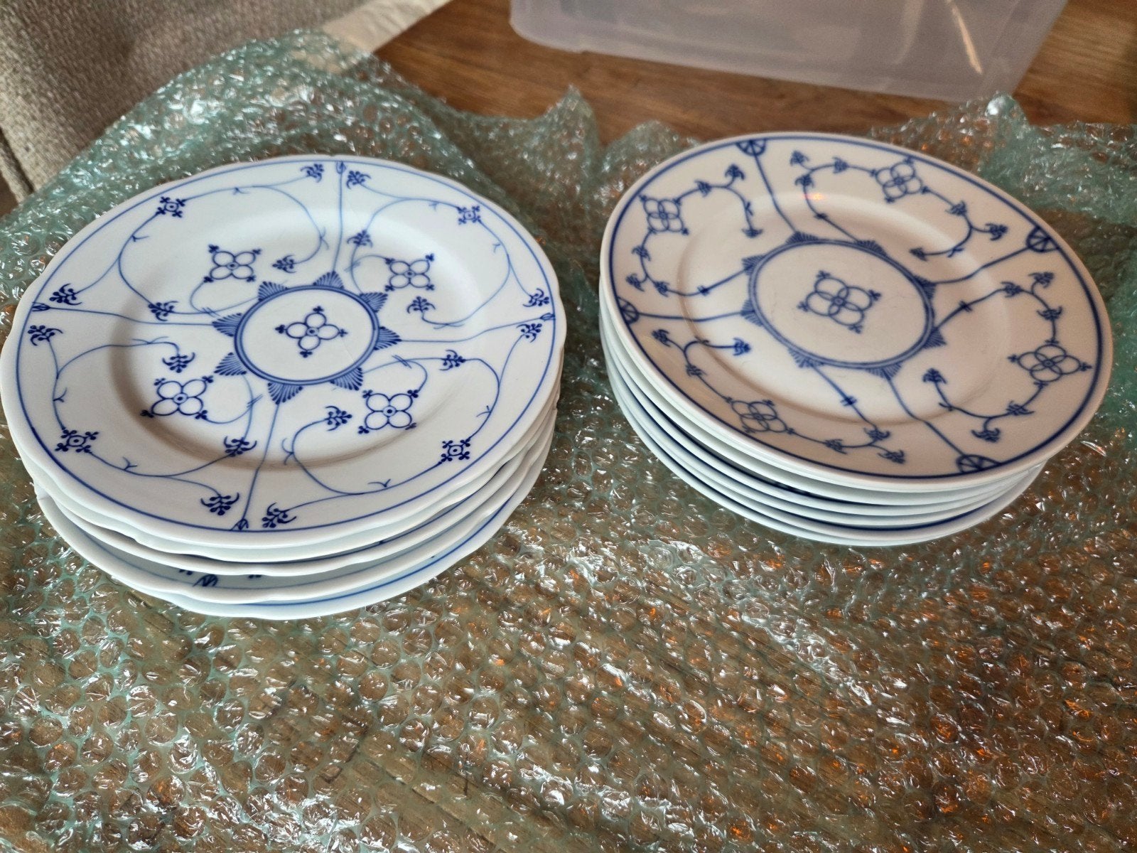 Blauw Saks ontbijtborden, Ophalen