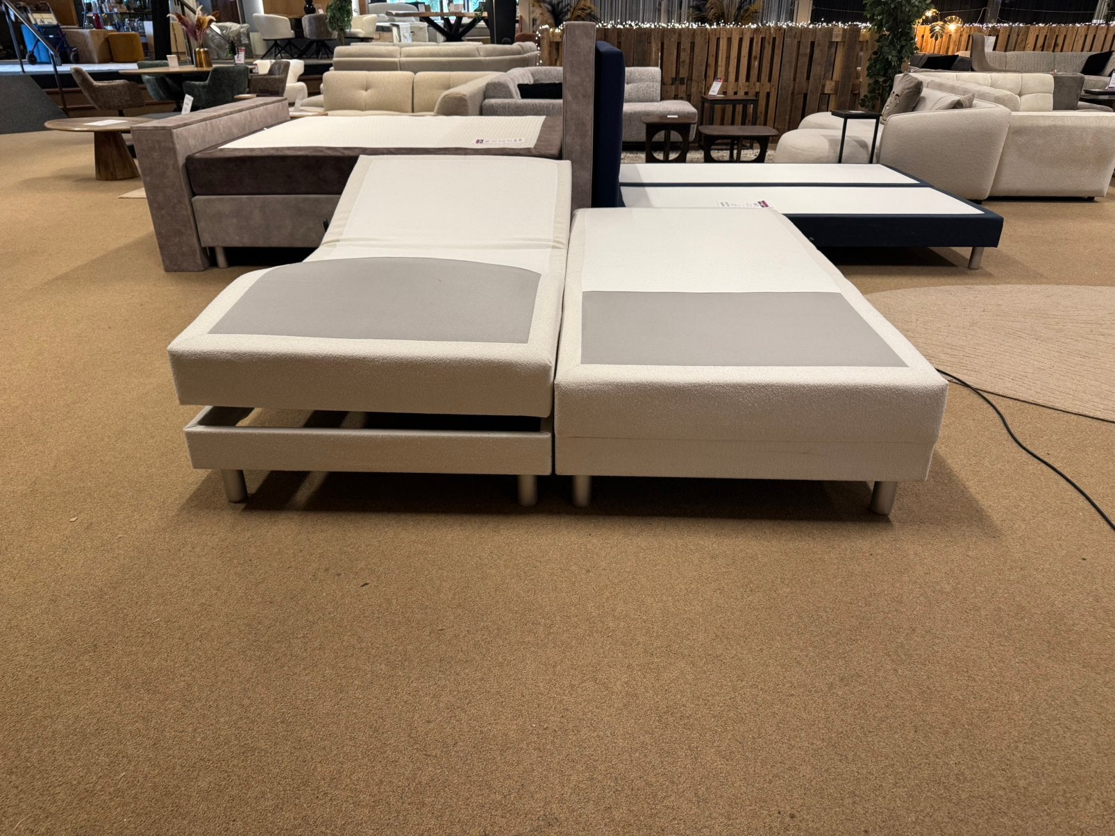 Boxspring Elektrisch XXL Onderstel 200x210 Direct/leverbaar, Ophalen, Mwonenenslapen@ziggo.nl, #Boxspring#Wit#210#Stof#Bedden#2-Persoons#Elektrisch