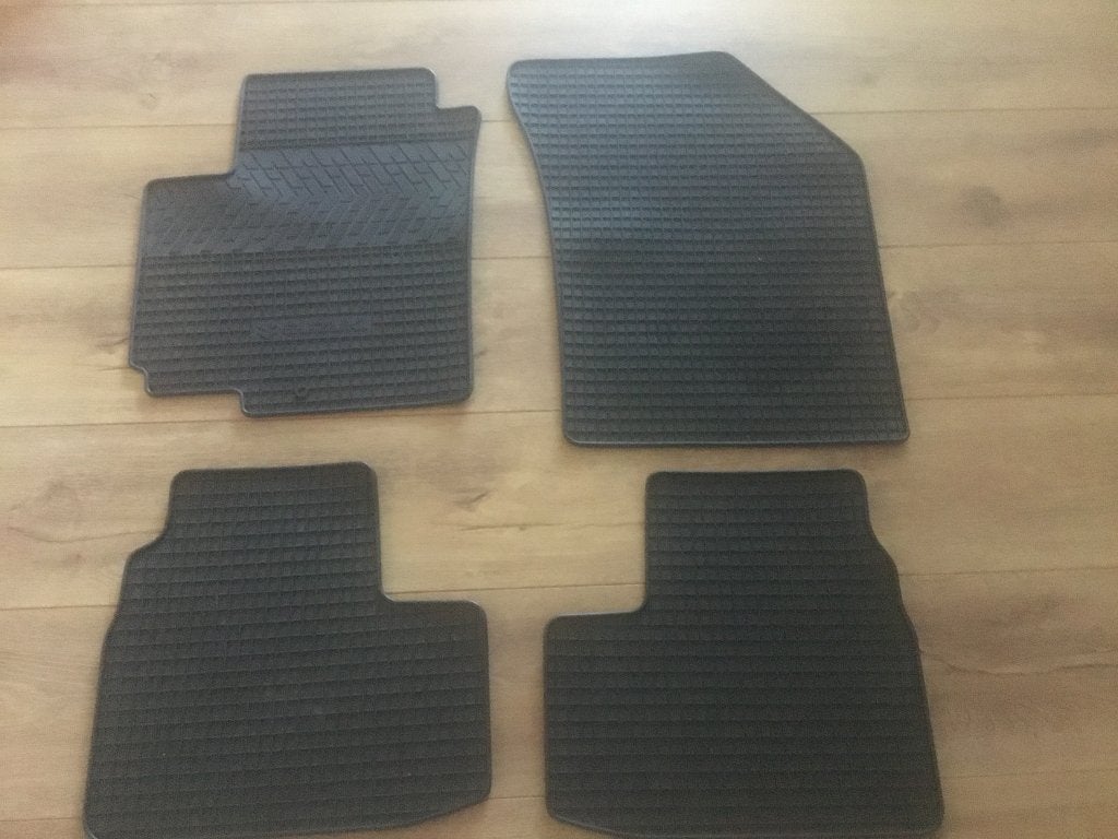 Te koop: Set Suzuki auto-matten, Ophalen, Zo goed als nieuw