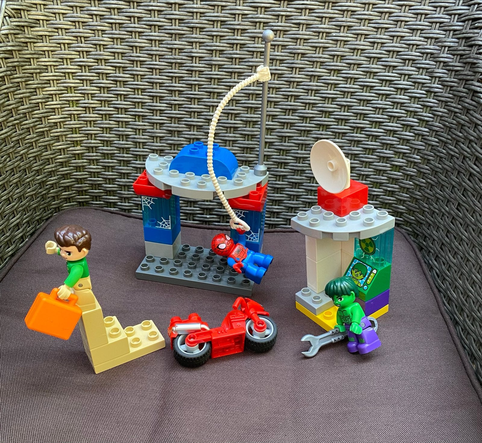 LEGO DUPLO 10876 Avonturen van Spider-Man, Hulk en Sandman, Inclusief minifiguren, Gebruikt, Marvel, Ophalen of Verzenden