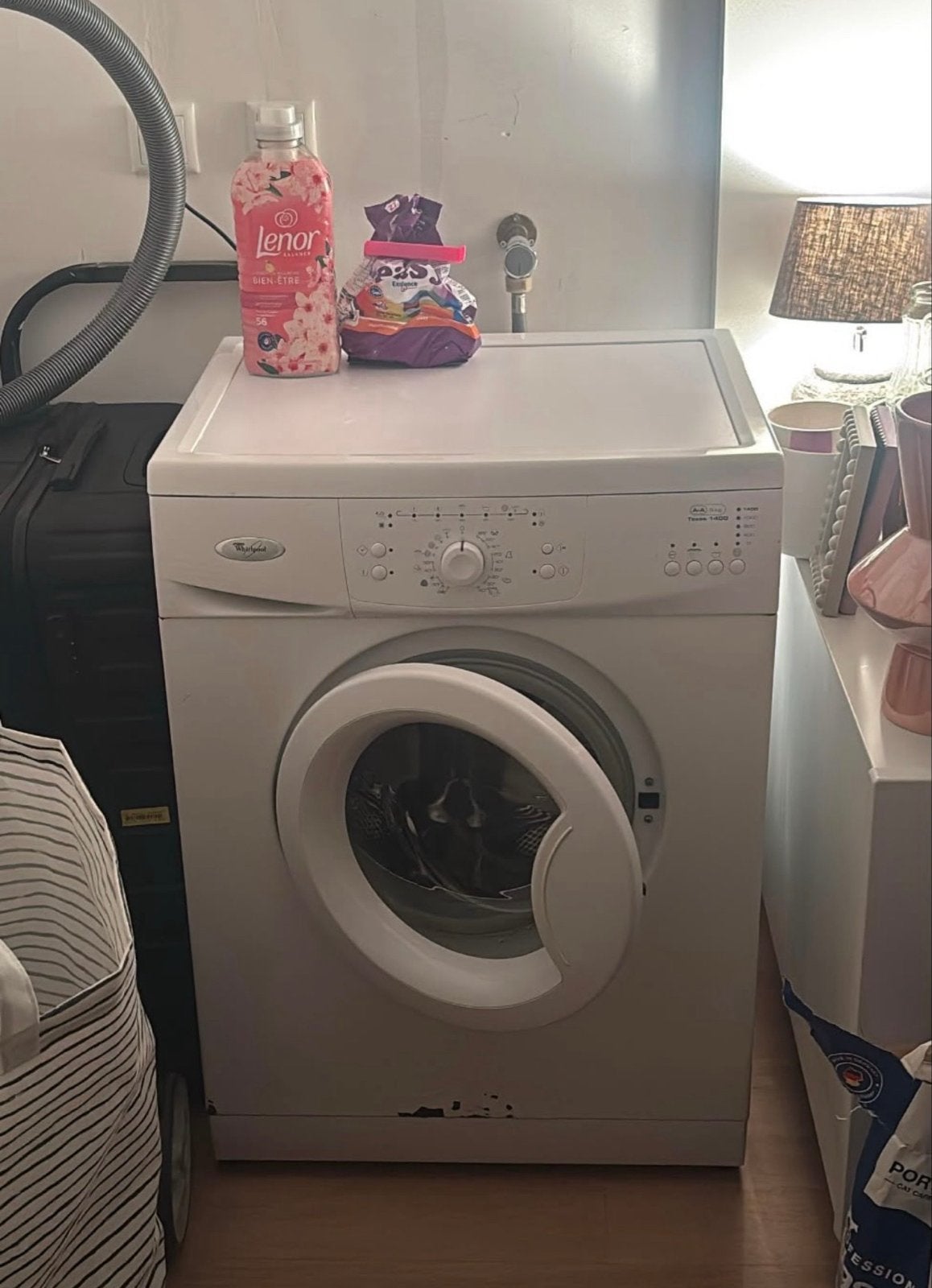 Whirlpool Wasmachine 5kg - Goed Onderhouden, Witgoed en Apparatuur, 4 tot 6 kg, Ophalen, Gebruikt, Voorlader