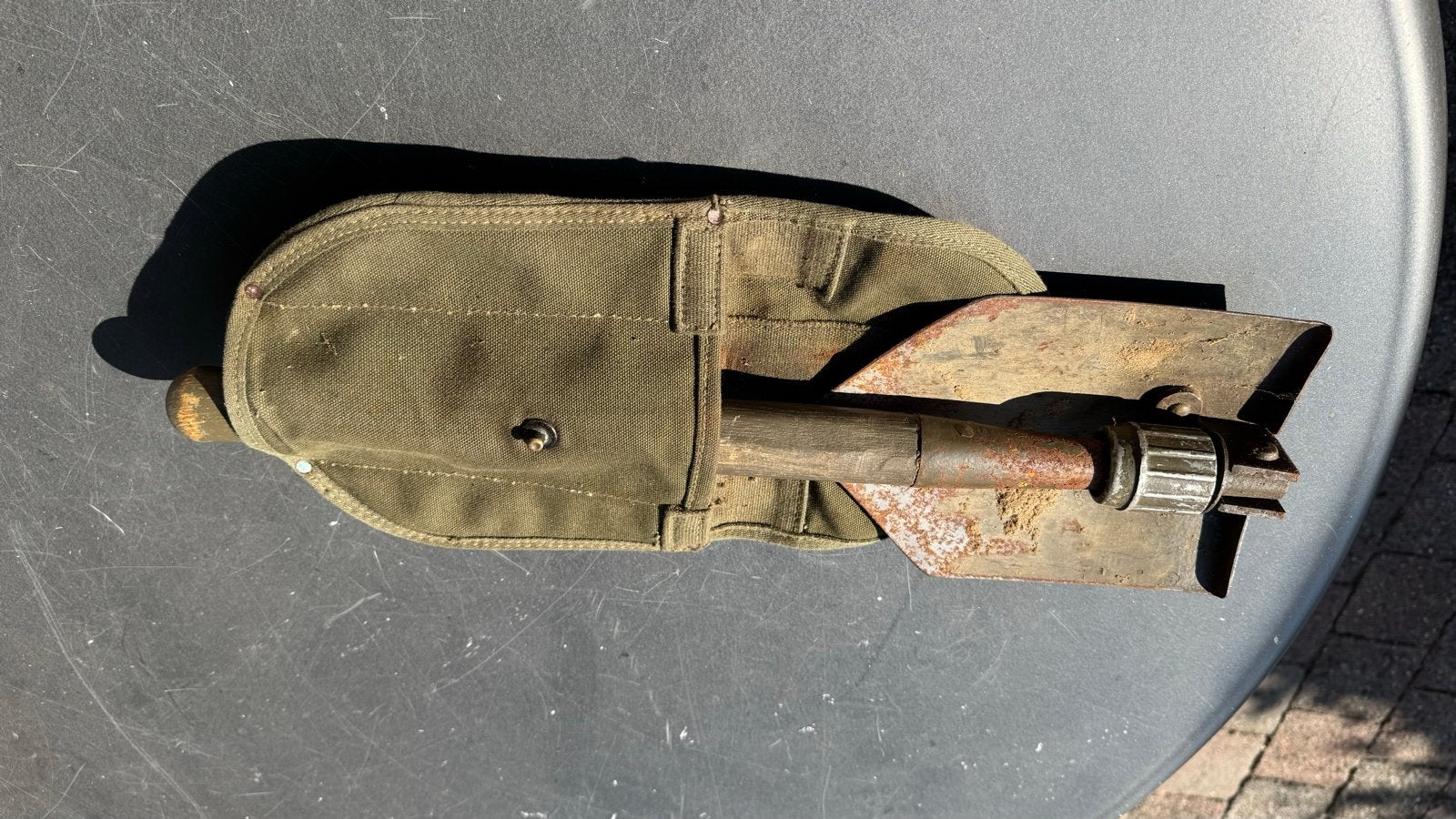 Legerschop met Hoes, Verzamelen, Militaria | Algemeen, Ophalen of Verzenden, Landmacht, Nederland, Overige typen