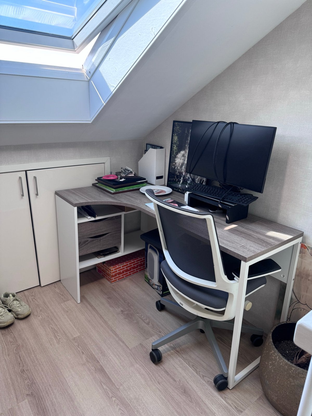 Hoekbureau Wit/Bruin (Leen Bakker), Huis en Inrichting, Ophalen, Gebruikt, Met lades, Spaanplaat of MDF
