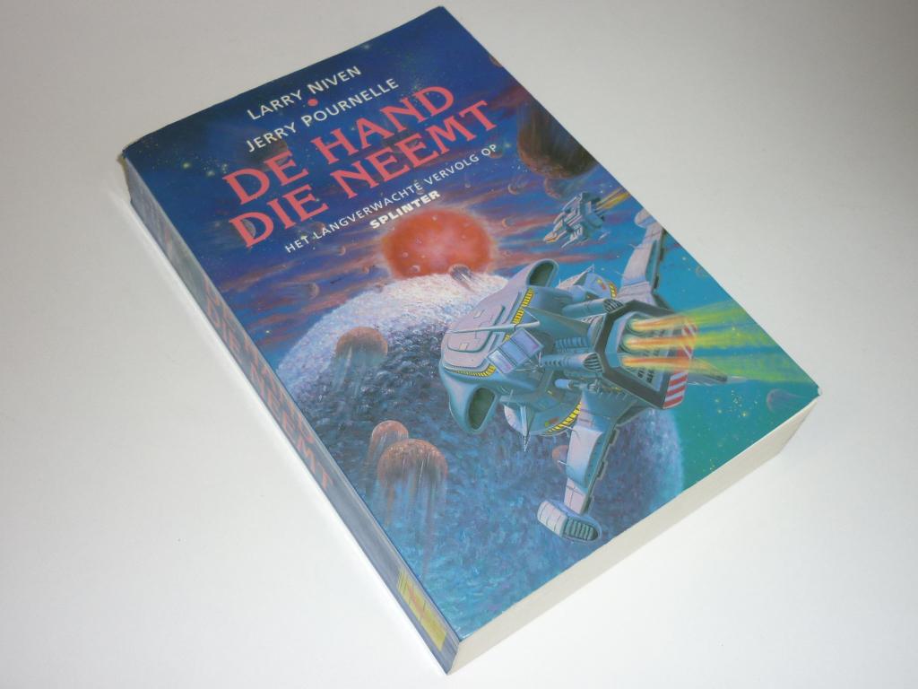 Larry Niven / Pournelle: de Hand die Neemt, Ophalen of Verzenden, Gelezen
