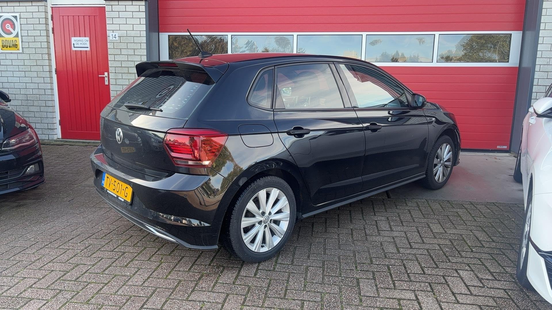 Volkswagen Polo 1.0 TSI Highline R-LINE / VIRTUAL / CLIMA /, Auto's, Voorwielaandrijving, Stof, Euro 6, Zwart