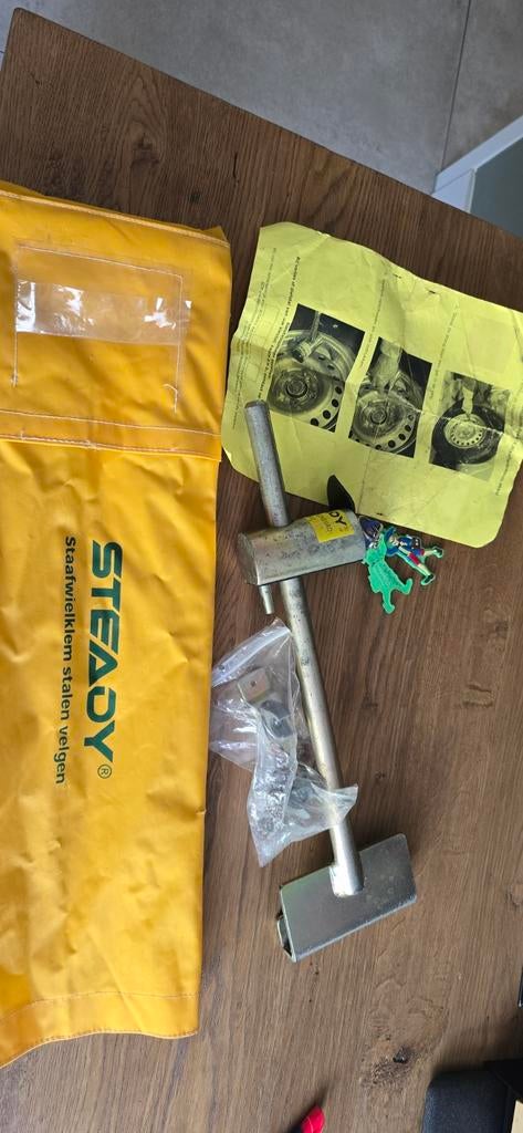Steady wielklem wielslot 2 sleutels SCM stalen velgen, Ophalen of Verzenden