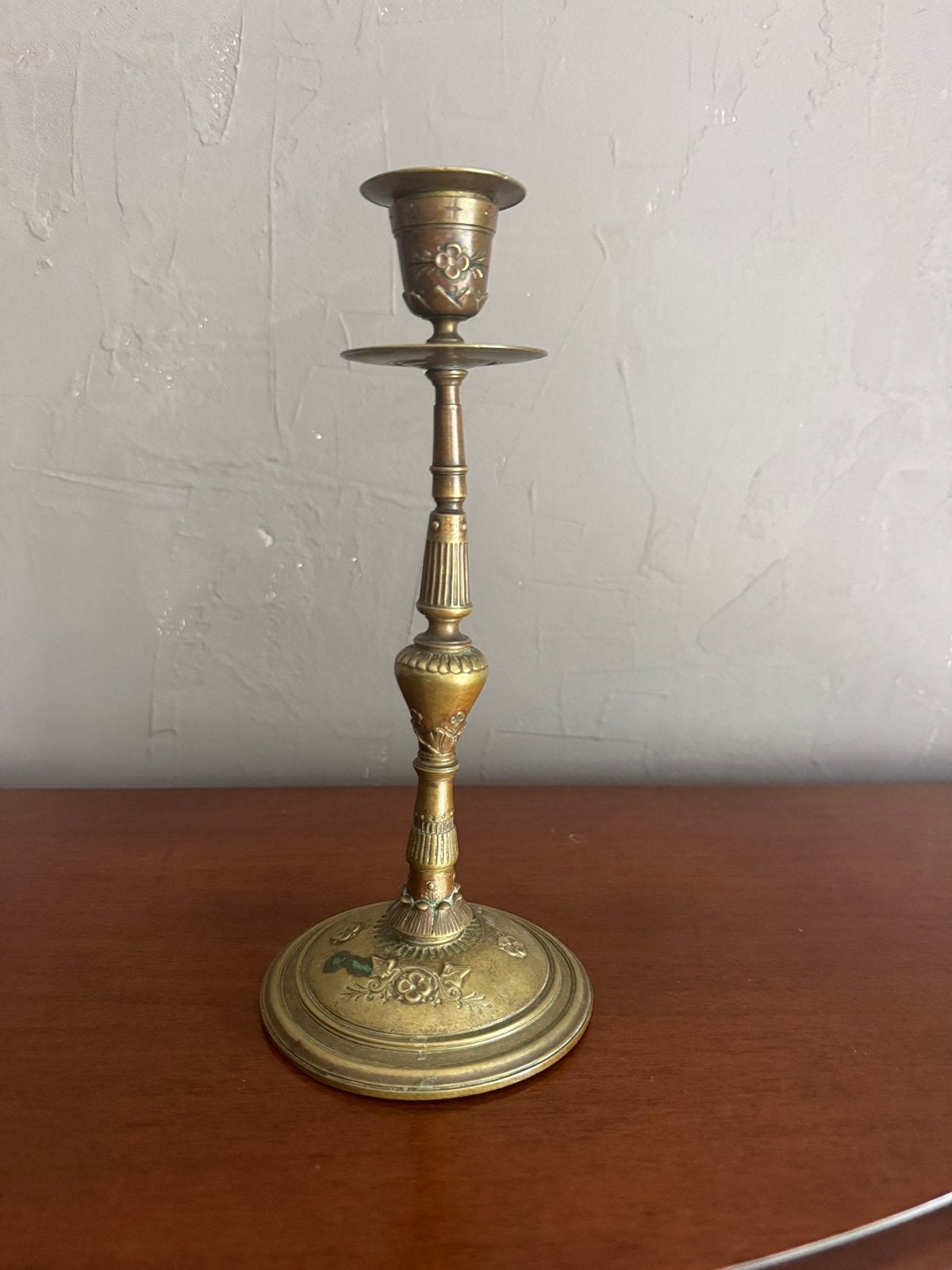 19e eeuwse Franse kandelaar geelkoper m bloem motief 25,5cm, Antiek en Kunst, Ophalen of Verzenden, Koper of Brons