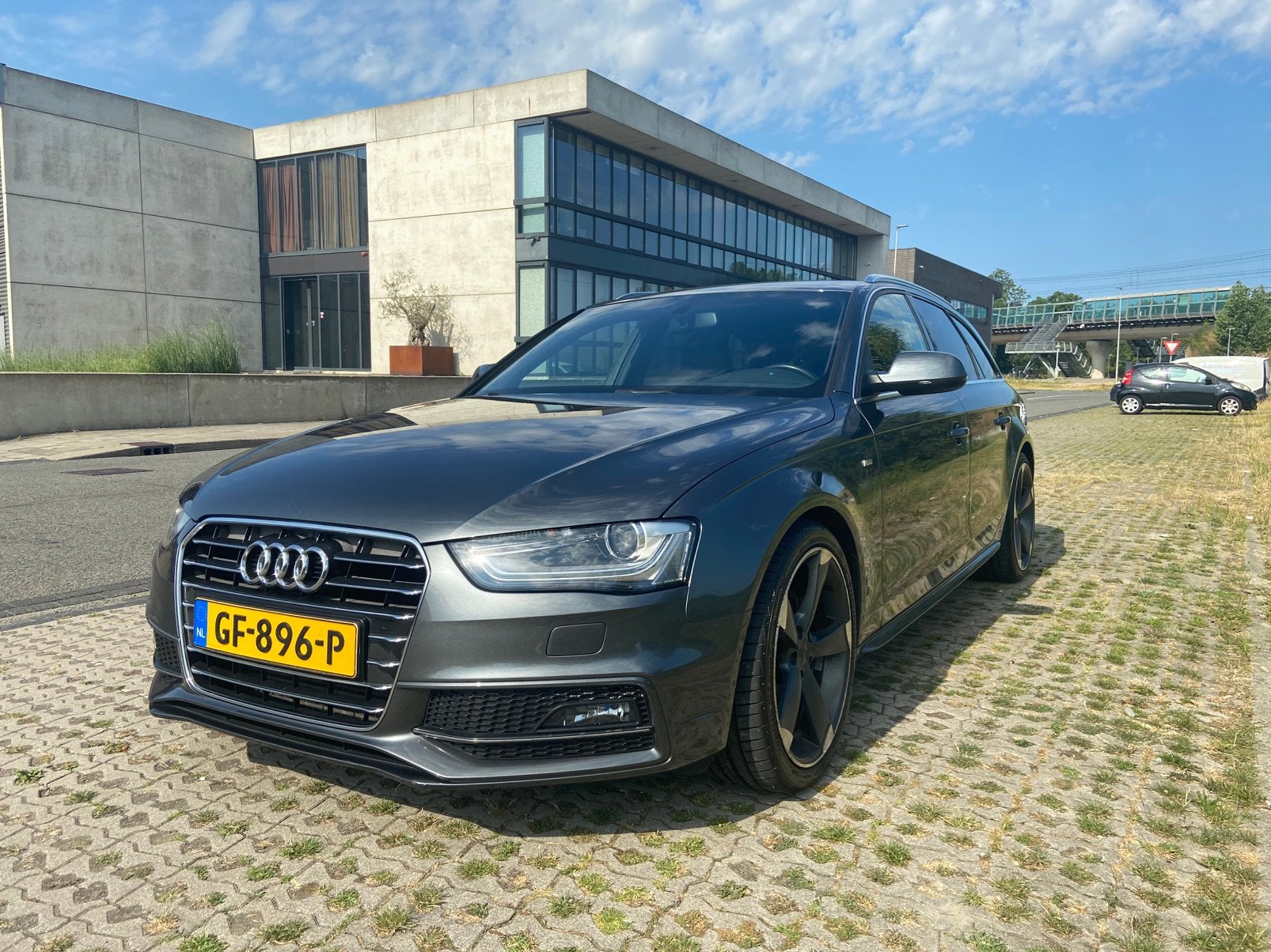Audi A4 1.8 Tfsi 3x S line 19” rotor velgen, Auto's, Zwart, 4 cilinders, 1505 kg, Origineel Nederlands