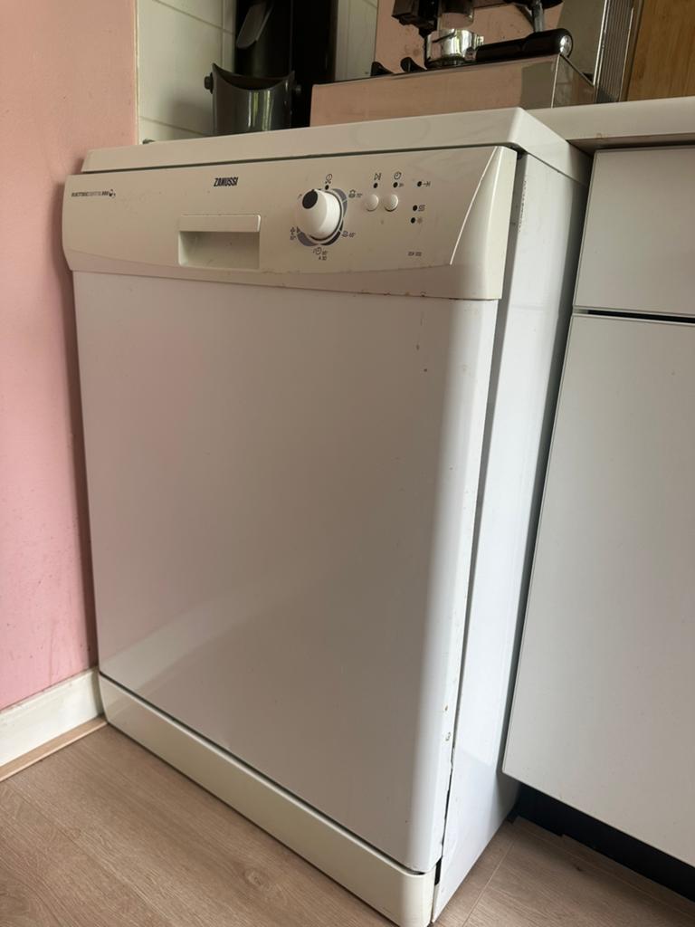 Zanussi vaatwasser, Witgoed en Apparatuur, Vaatwasmachines, Ophalen, Gebruikt, 14 tot 18 liter, Minder dan 85 cm