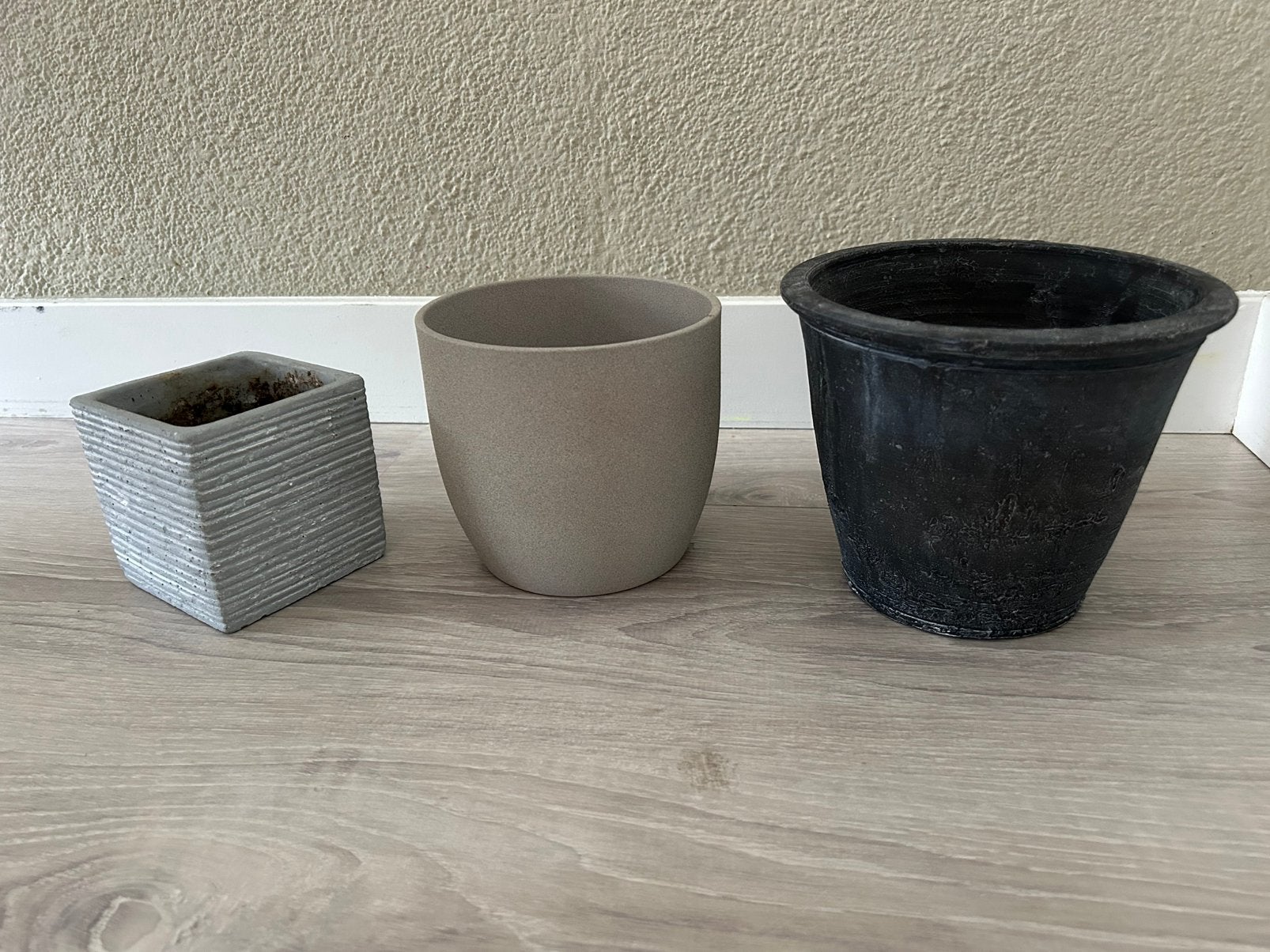 3 grijze bloempotjes, Rond, Ophalen of Verzenden, Zo goed als nieuw, Aardewerk