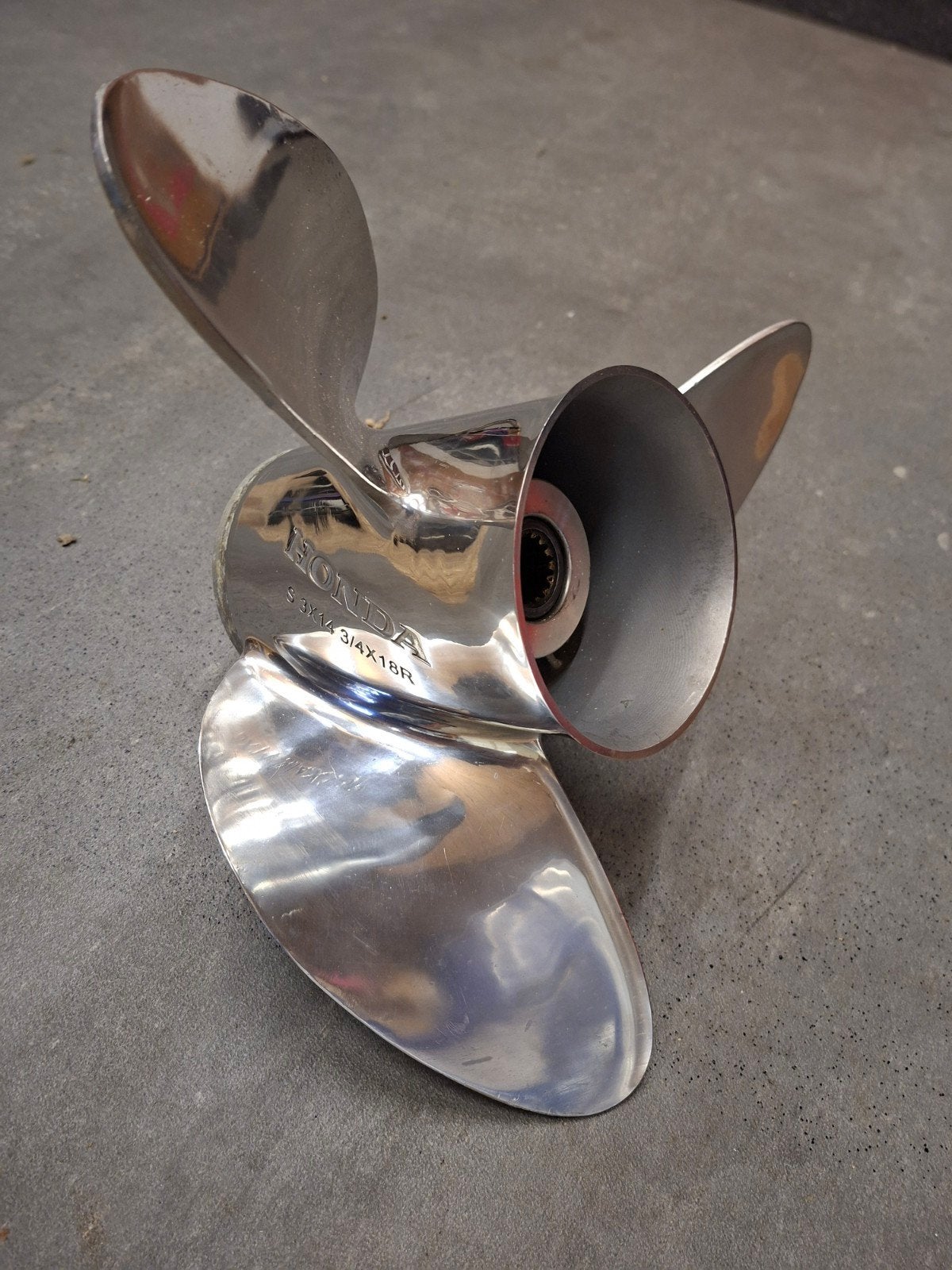 Honda 3x14-3/4x18P schroef RVS propeller  15 spline, Ophalen of Verzenden, Gebruikt, Motor en Techniek, Motorboot