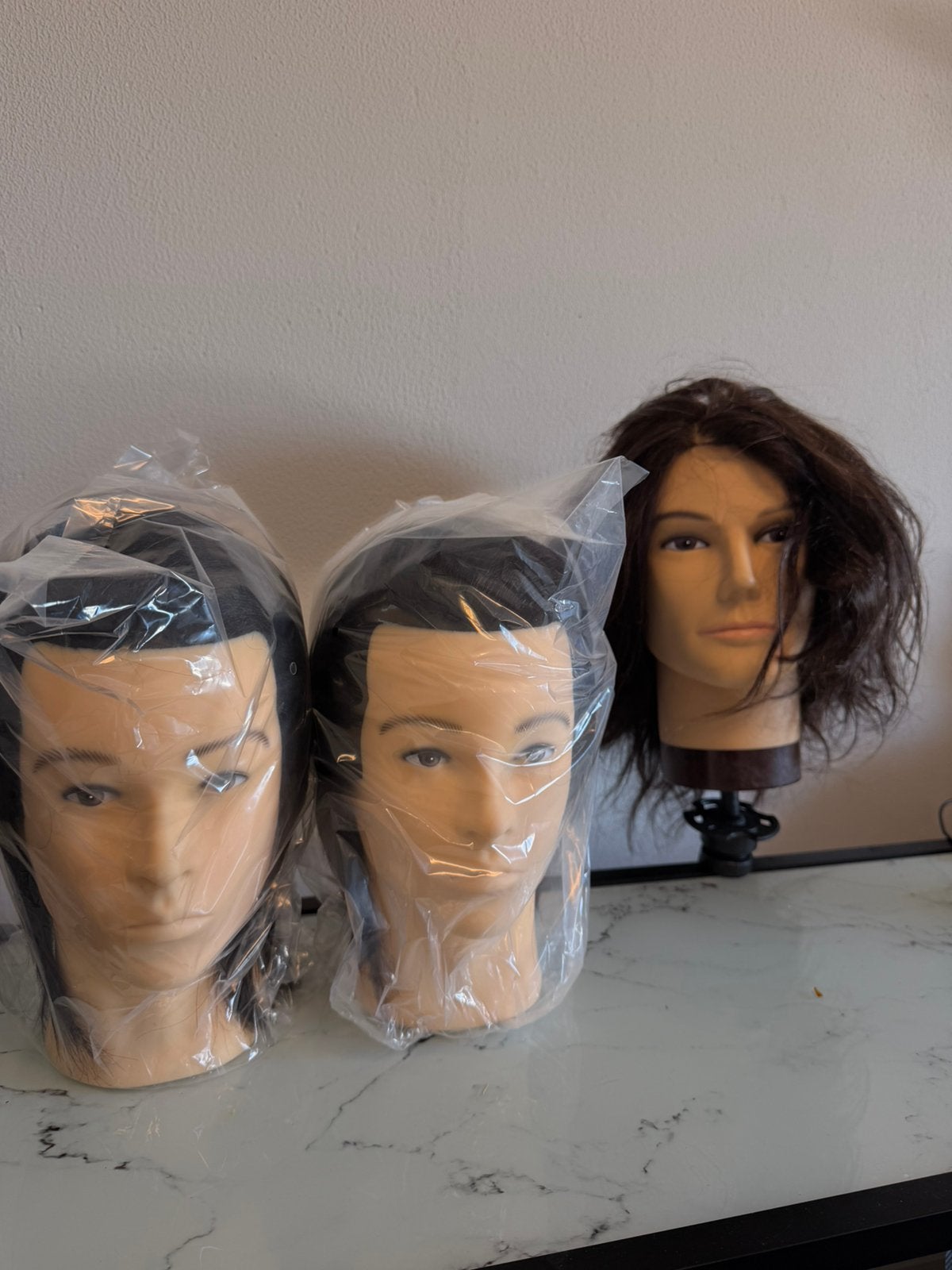 Drie kappers oeven hoofden + standaard, Ophalen, Nieuw, Meerdere media, Kunst en Creatief