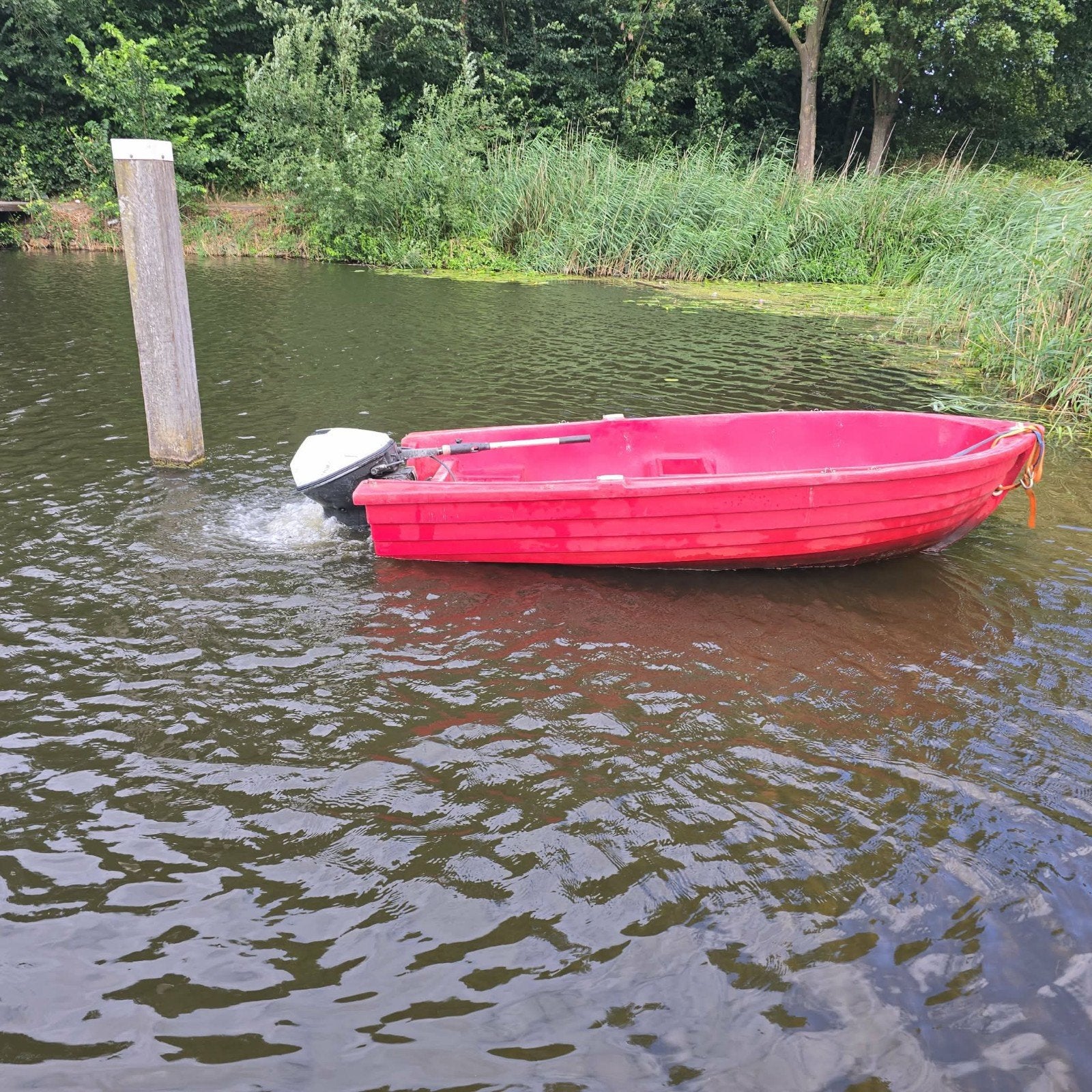 Kunststof boot met buitenboord motor
Zonder brandstof tank(t, Ophalen, Zo goed als nieuw