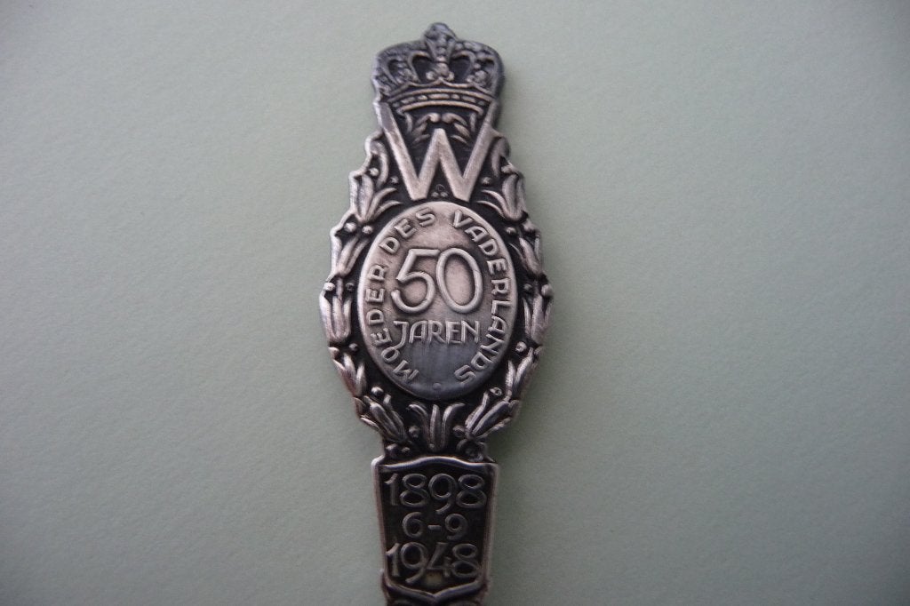 Theelepeltje   50 jaar Wilhelmina 1898 - 1948, Ophalen of Verzenden, Gebruikt, Nederland, Speld(je) of Lepel(tje)