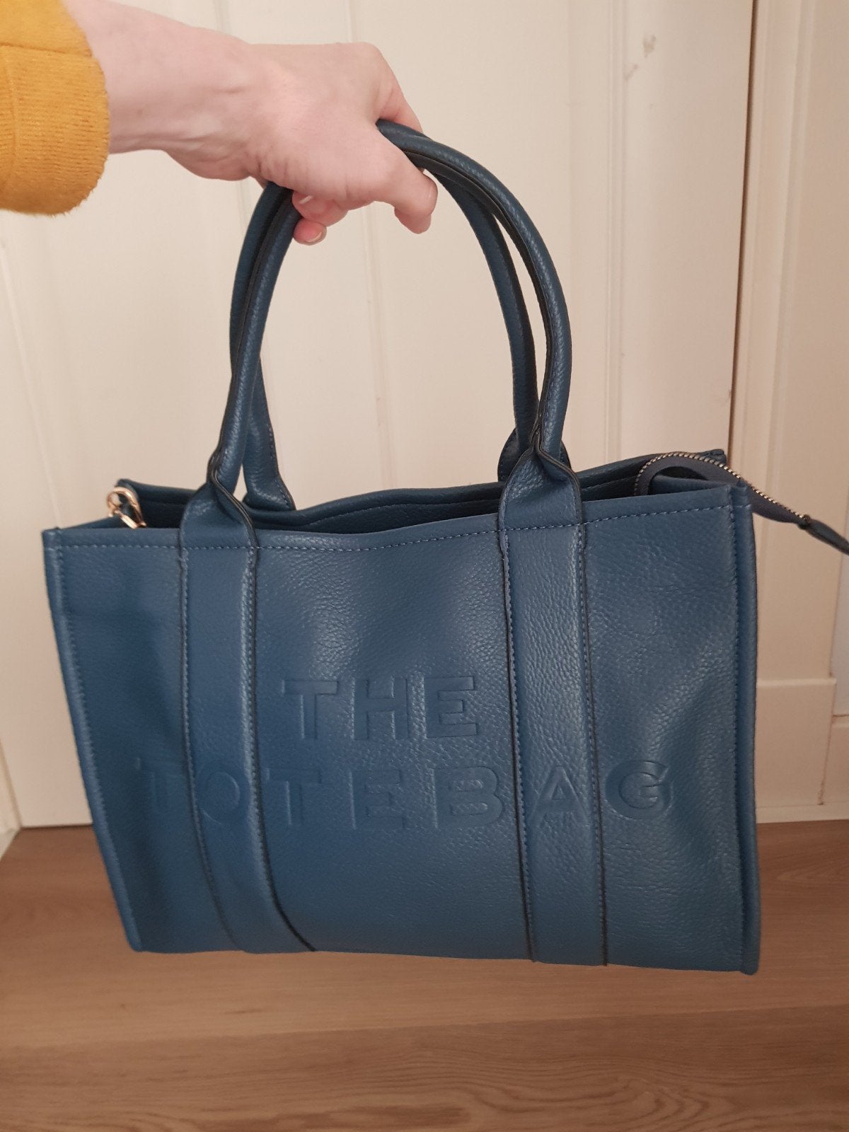 🦋 NIEUW The Totebag. Handtas/schoudertas. Donkerblauw, Sieraden, Tassen en Uiterlijk, Blauw, Minder dan 40 cm, Nieuw, Minder dan 35 cm