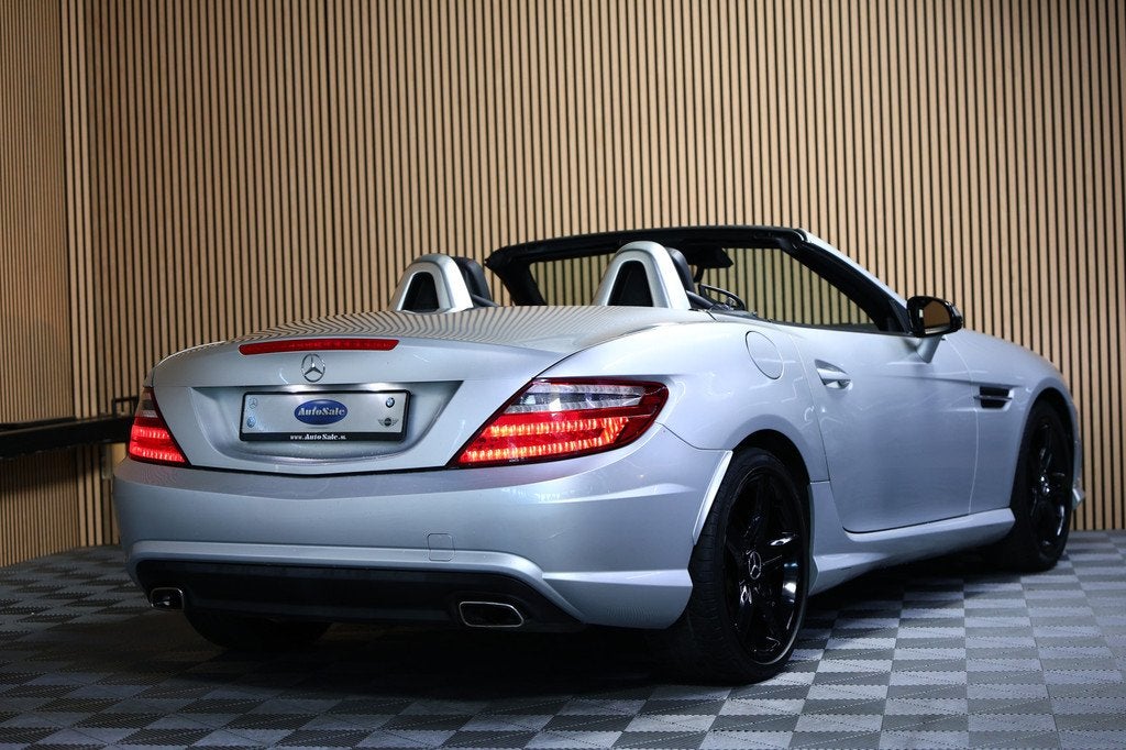 Mercedes-Benz SLK 250 AMG AUT NAVI PANO AIRSCARF STOELVW ECC, Auto's, Mercedes-Benz, Achterwielaandrijving, Gebruikt, Zwart, 4 cilinders