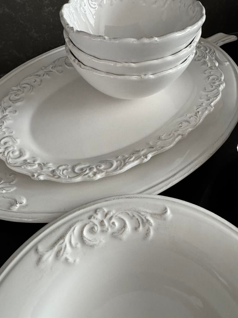 Gezocht: wit servies met reliëf (Lifestyle Tableware), Ophalen, Zo goed als nieuw, Porselein, Overige stijlen