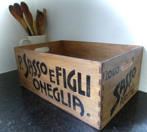 Brocante vintage landelijke houten kist / olijfolie / Italië, Huis en Inrichting, Woonaccessoires | Kisten, Minder dan 50 cm, Grenenhout