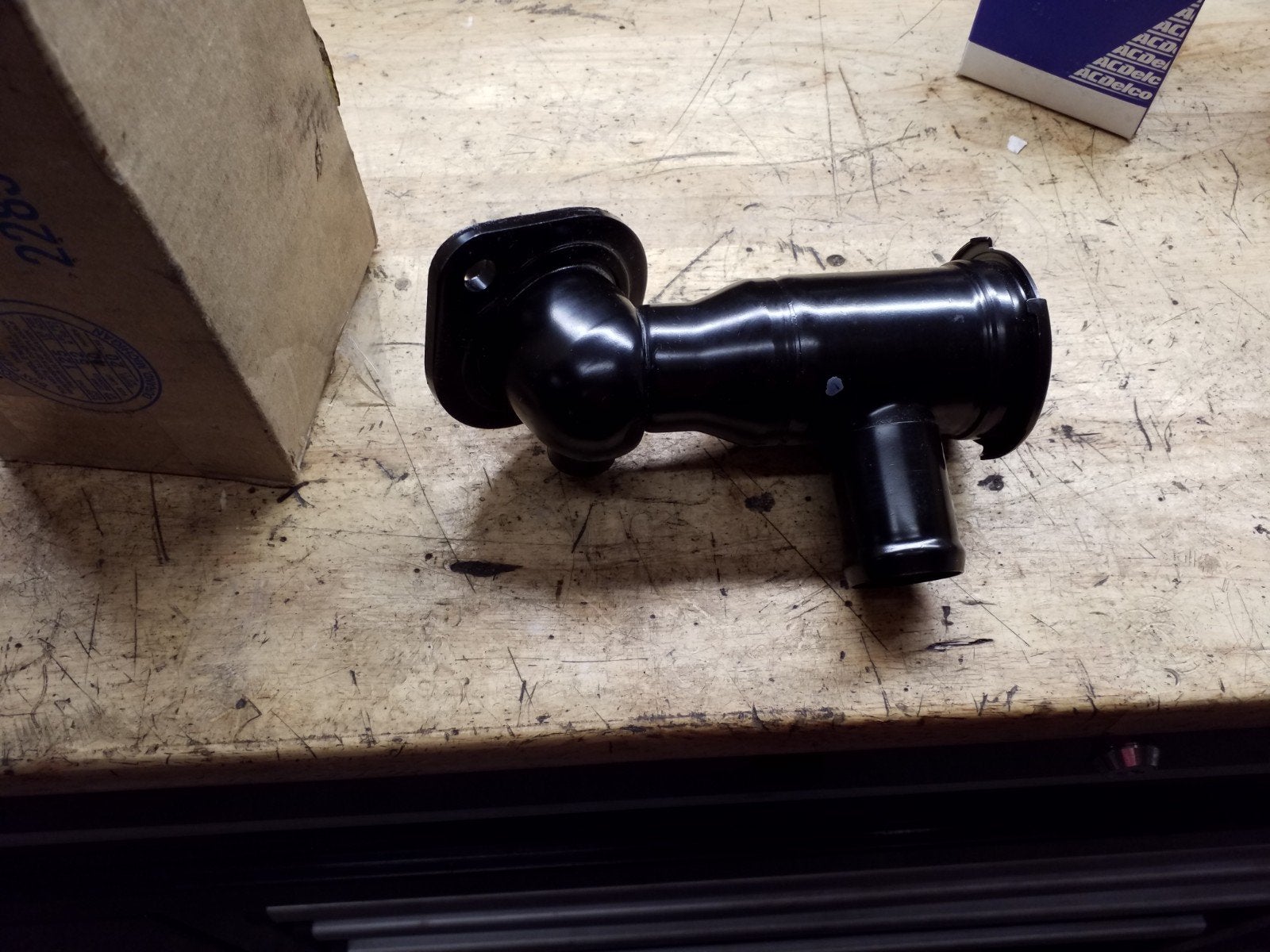pontiac fiero thermostaathuis GM 10038440 IRON-DUKE, Ophalen
