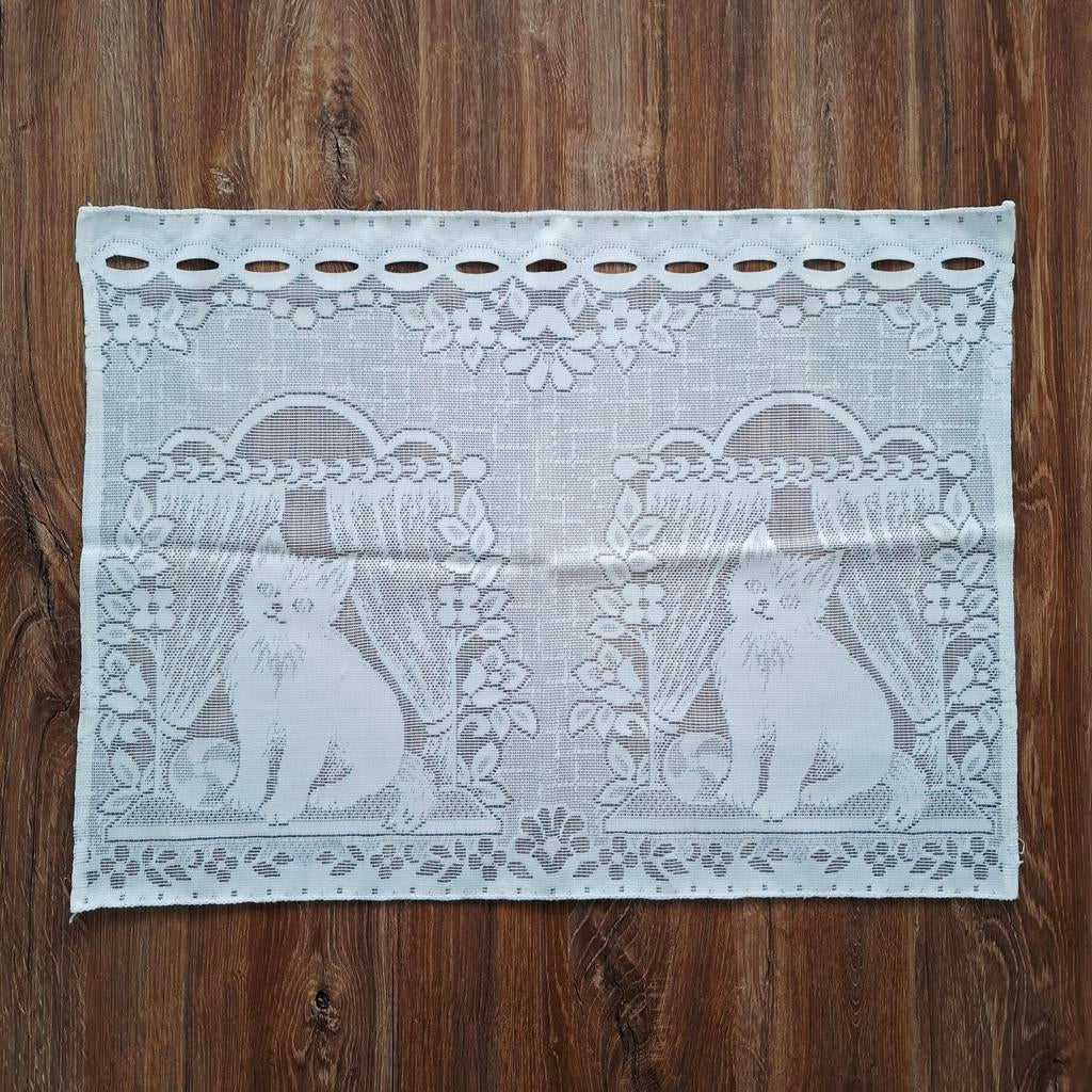 4 vintage kanten roede gordijntjes met poezenmotief, Vintage, Romantisch, Katten, Wit, Zo goed als nieuw, Minder dan 100 cm