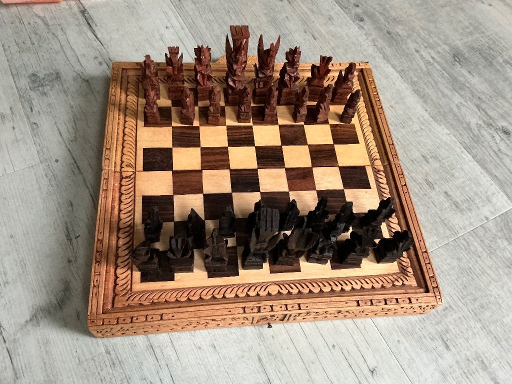 Indonesisch, handgemaakt schaakspel (en Backgammon bord), Ophalen of Verzenden, Zo goed als nieuw