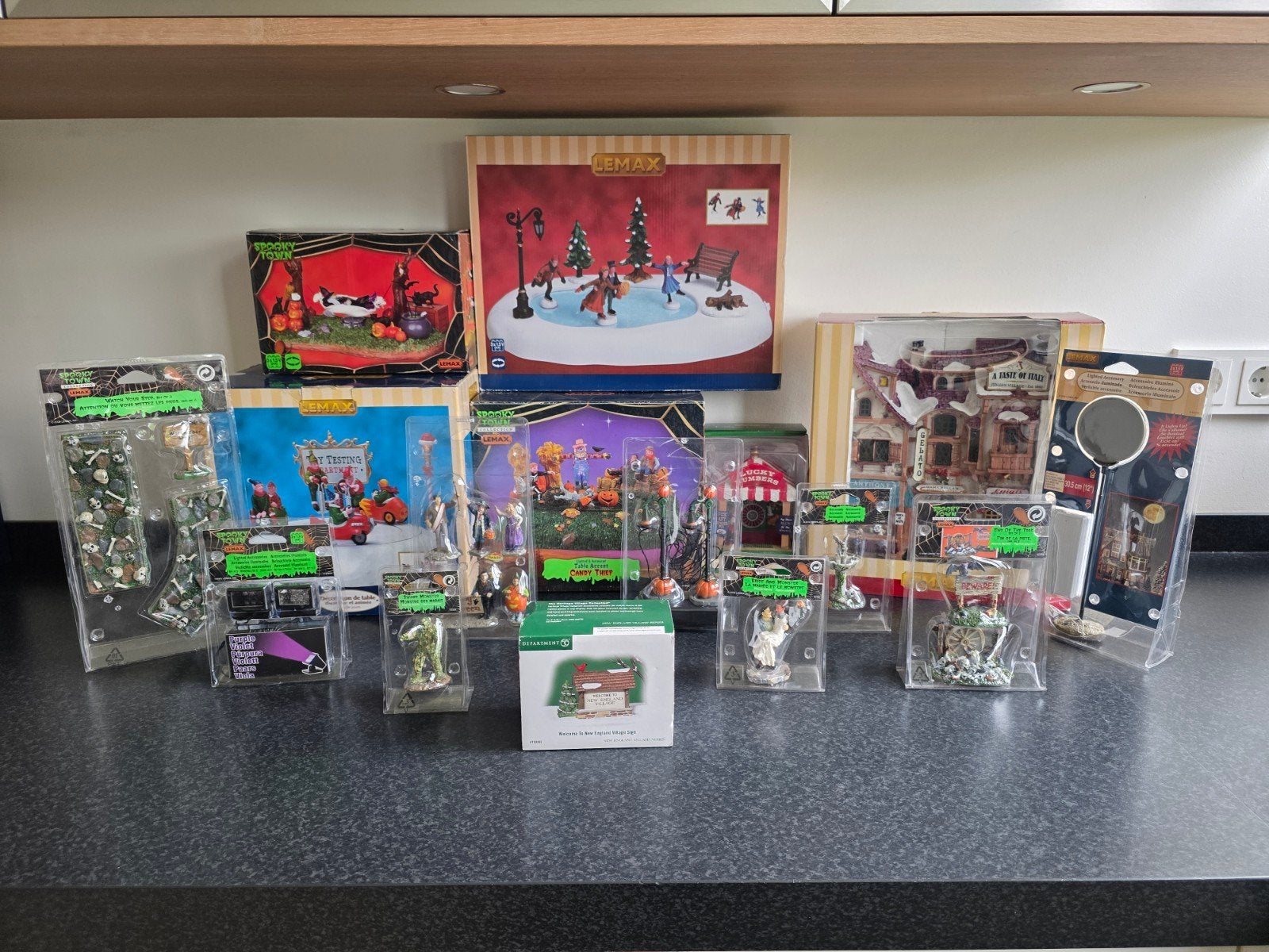 Heel veel Retired en Zeldzame Lemax Carnaval Spooky Town, Diversen, Kerst, Ophalen of Verzenden, Zo goed als nieuw
