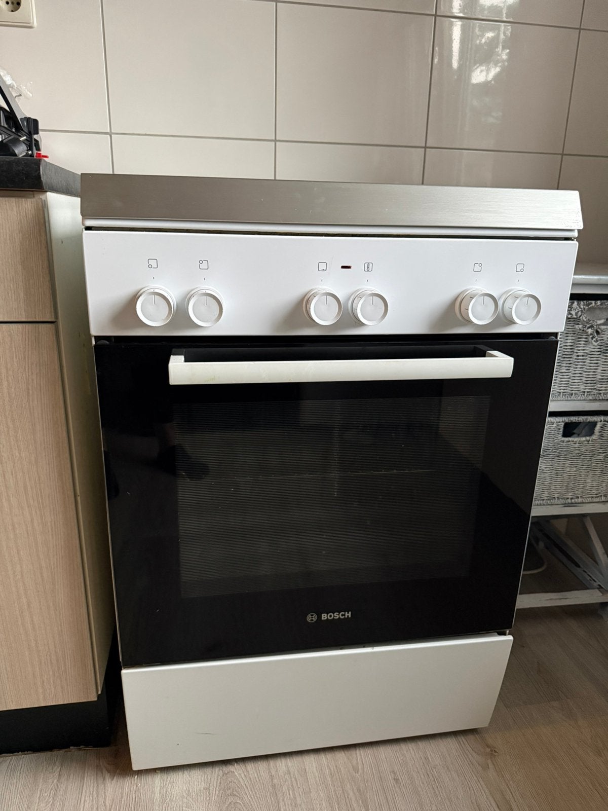 Bosch 4-pits gasfornuis met elektrische oven | vrijstaand, Witgoed en Apparatuur, Fornuizen, Ophalen, 4 kookzones, Zo goed als nieuw