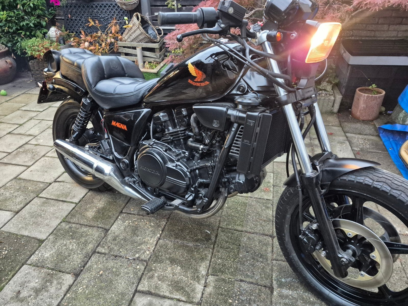 Honda magna vf700, Motoren