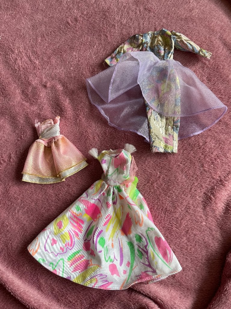 Vintage retro barbie sindy fleur barbiekleding prinses jurk, Ophalen of Verzenden, Zo goed als nieuw, Kleertjes